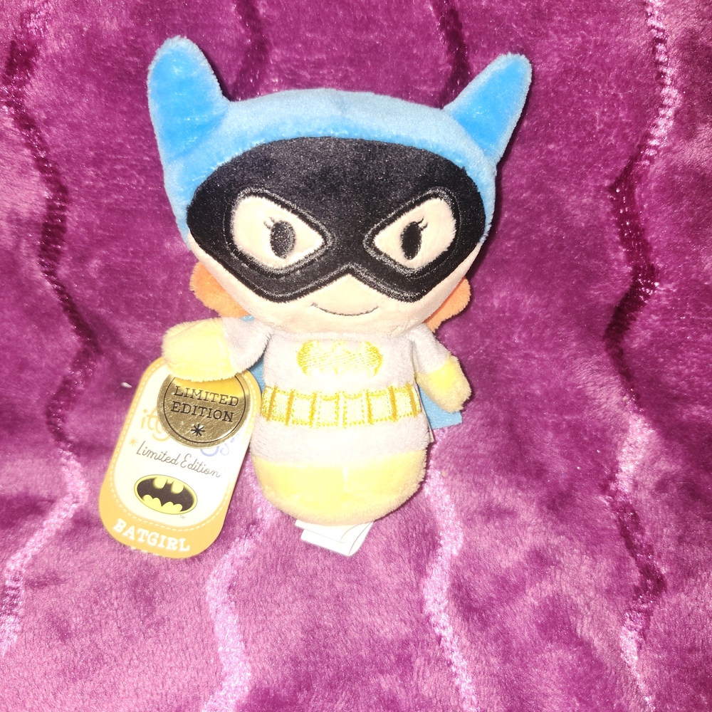 Hallmark Itty Bittys Limited Edition Batgirl Plush Toy - Picture 2 of 4
